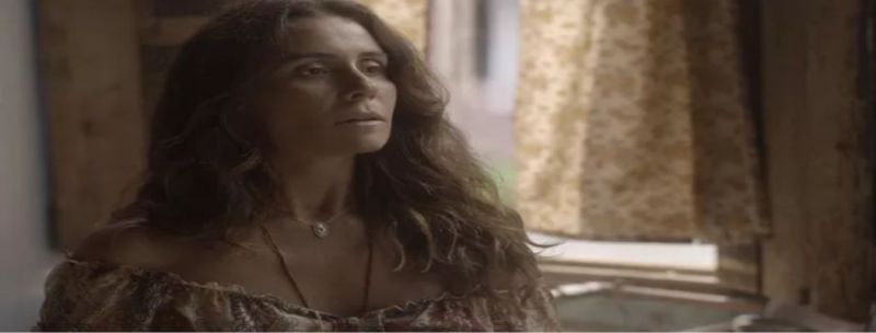A marisqueira se surpreende com a presença de Karola
